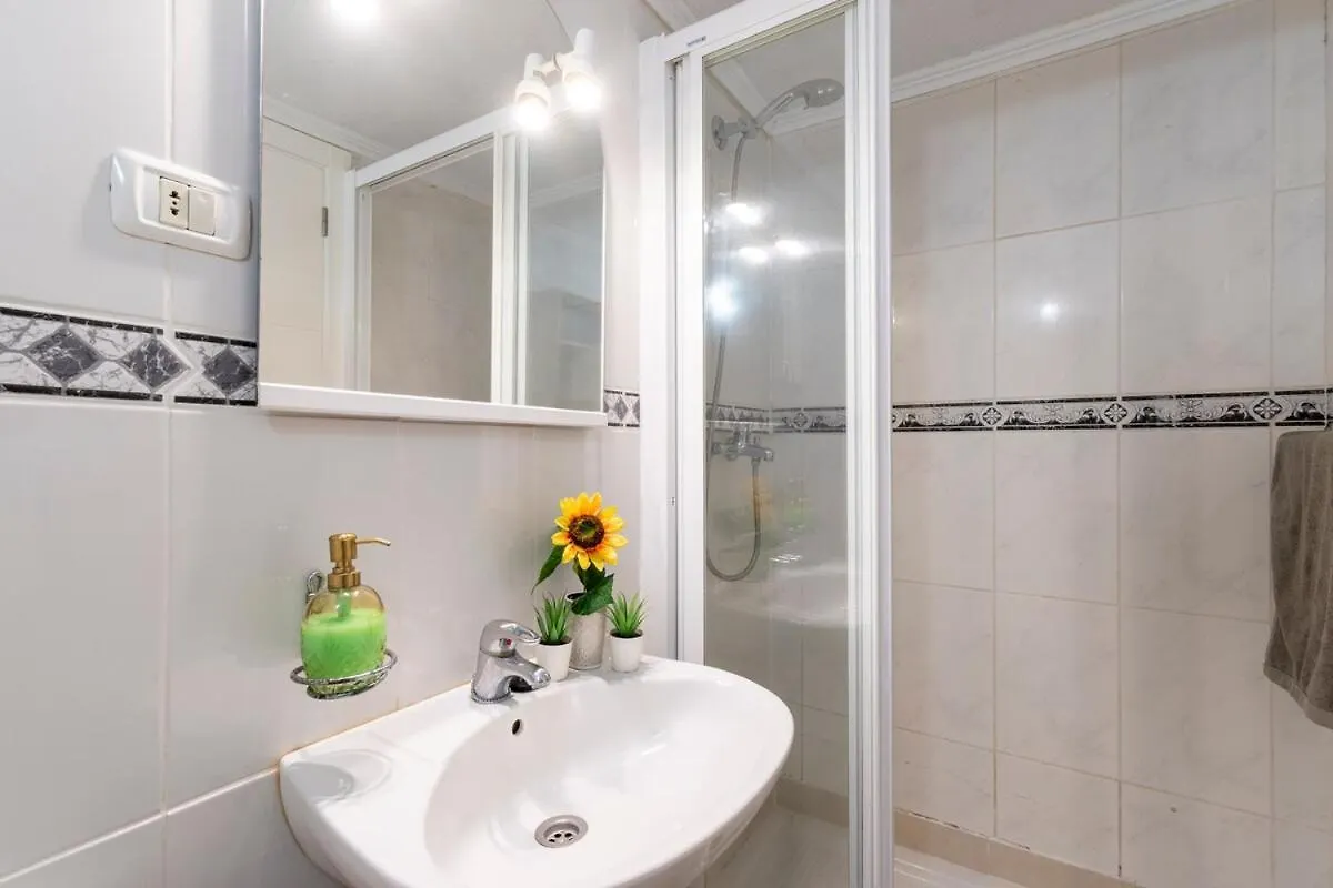Beautiful And Spacious 4 Bedroom Villa 칼라오살바헤
